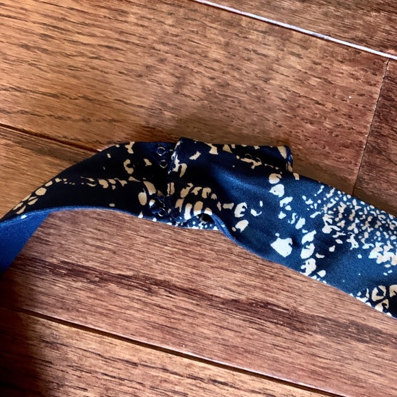 Guess snake print halter top - Picture 3 of 6